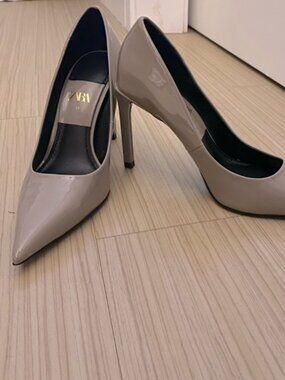 ZARA Patent Pointed Toe Pumps Taupe/Gray Size 42 | 4" Heel
